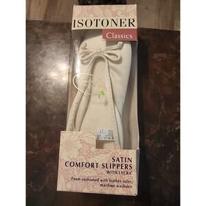 Isotoners Woman's WHITE SATIN Bow Size 8-9 Large Ballerina Comfort Slippers